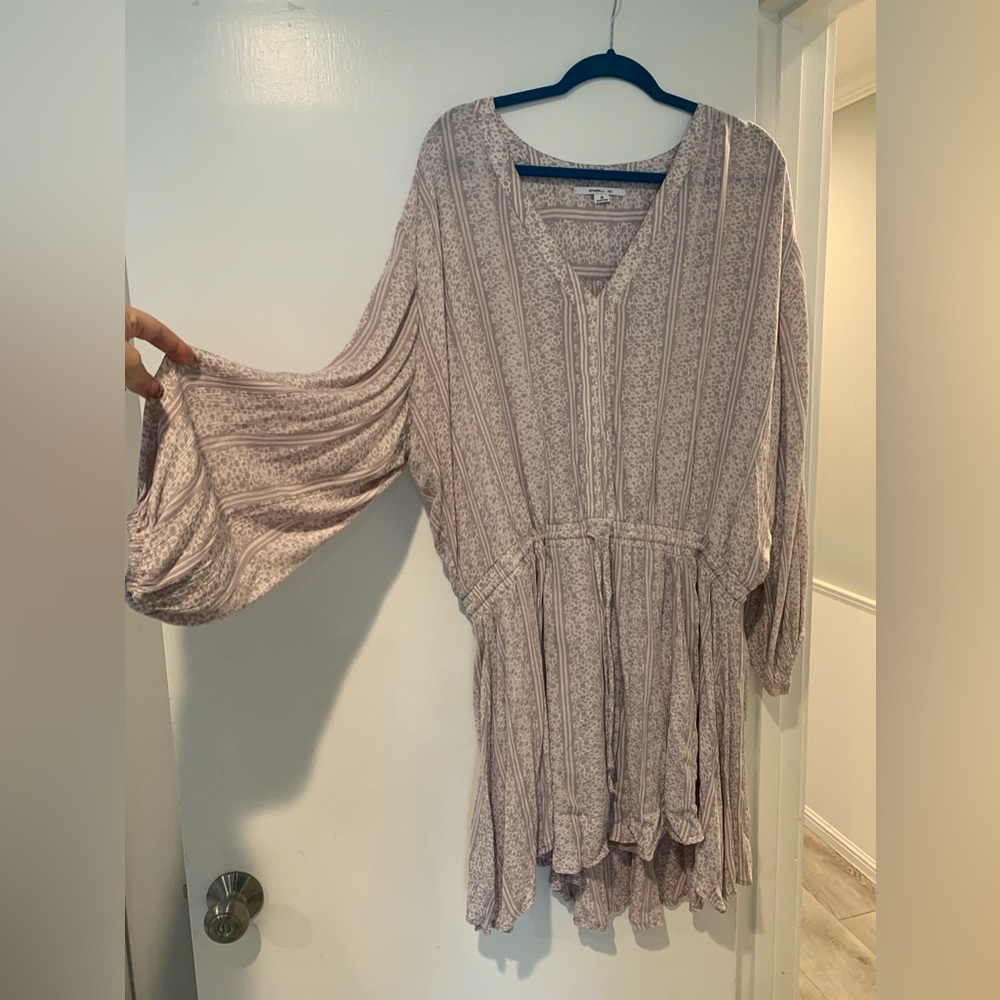O’NEILL cream & beige dress. Wore once. Super cute! Shorter in front than back